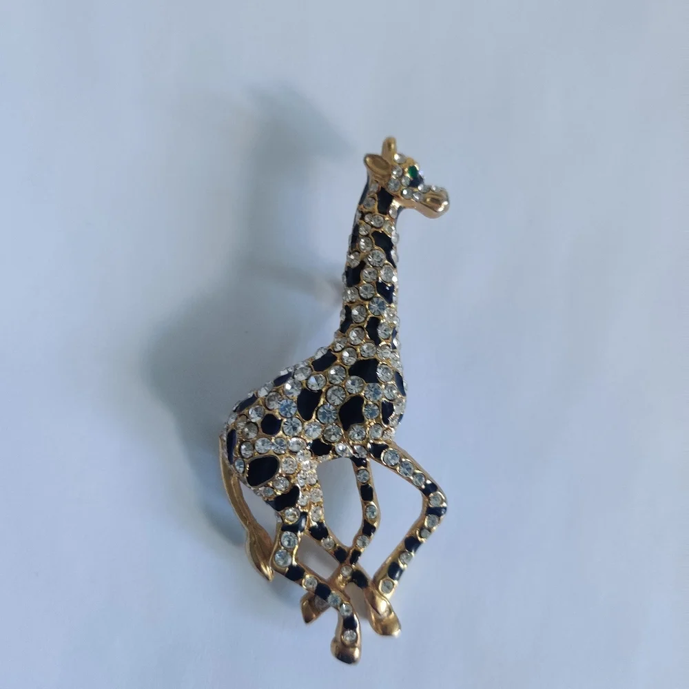 Vintage elegant giraffe brooch🦒 - Picture 6 of 9